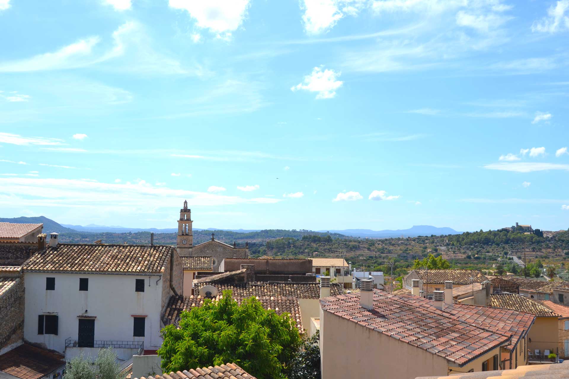 Vista panorámica de casas de pueblo de Mallorca por Inmobiliaria Inmogap
